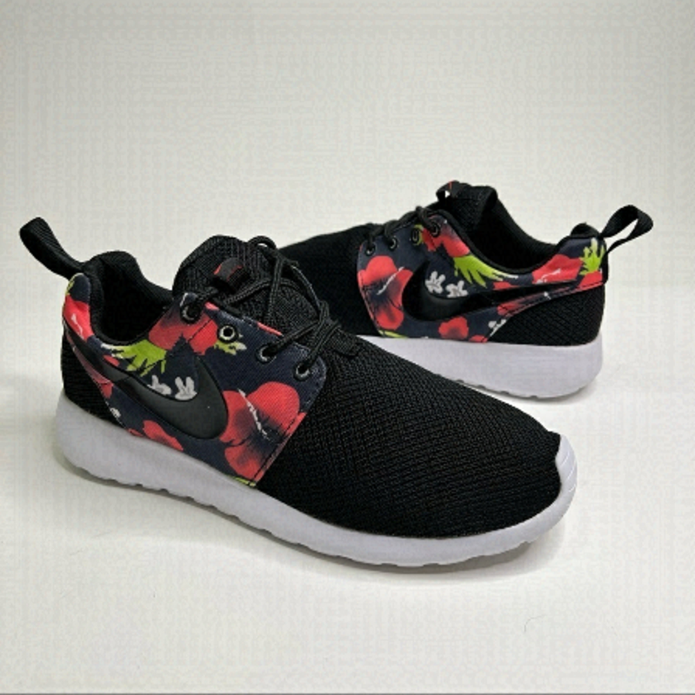 RARE Nike Roshe Run Trail Hibiscus Floral Aloha Hawaiian Black Red Sneakers